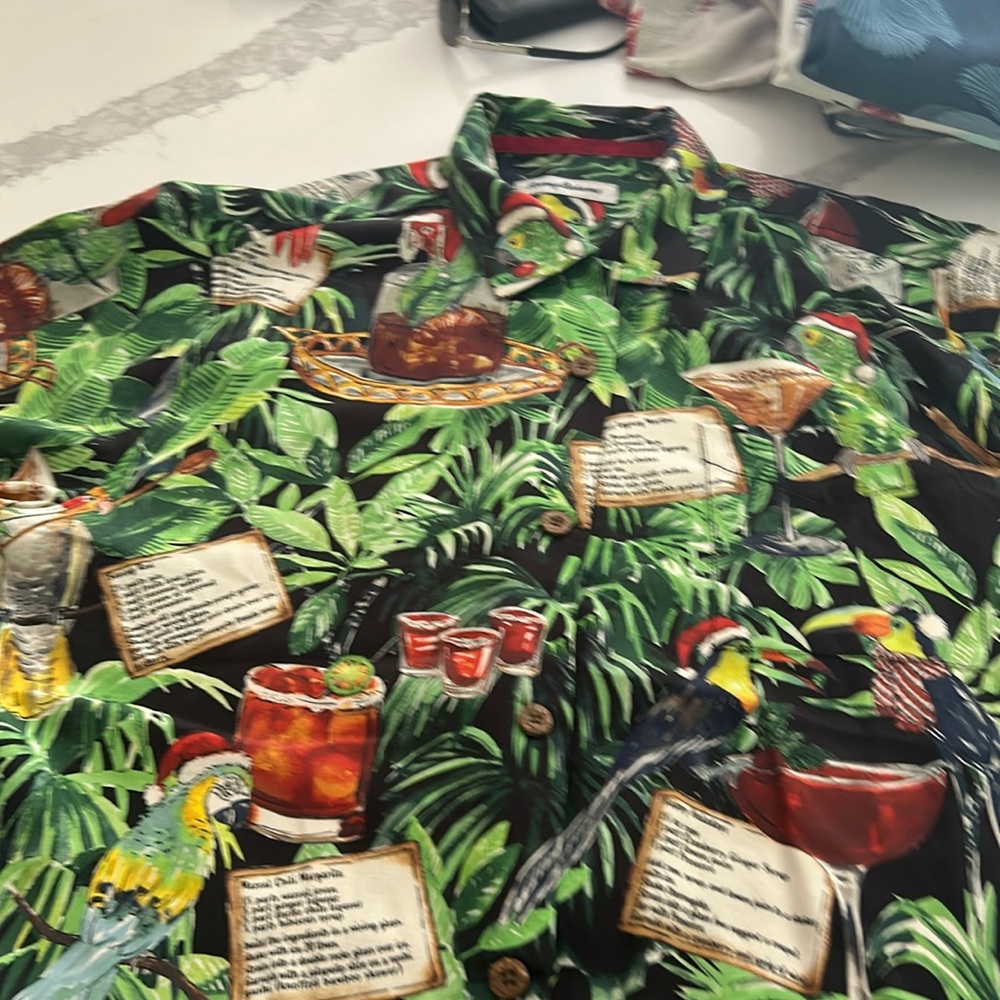 Tommy Bahama shirt men’s med. Christmas pattern  beautiful